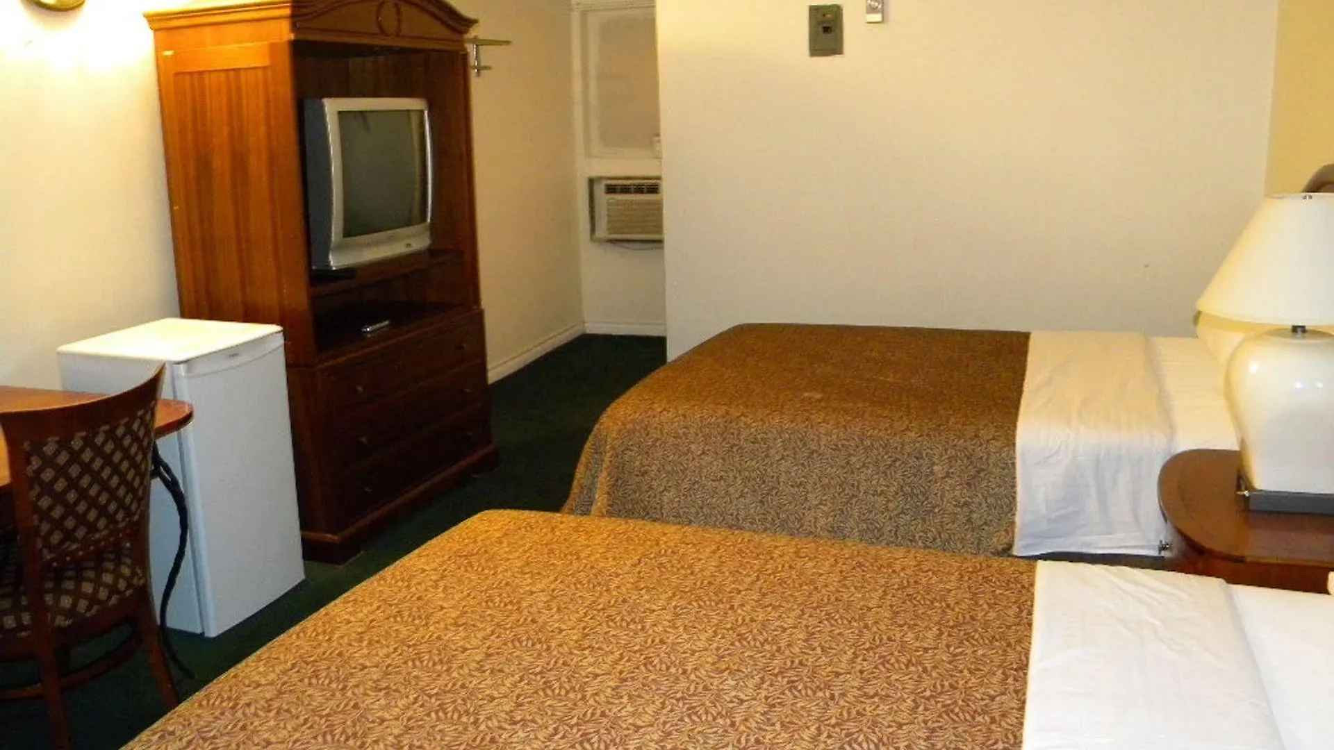 מוטל מפלי הניאגרה Fairway Inn By The Falls